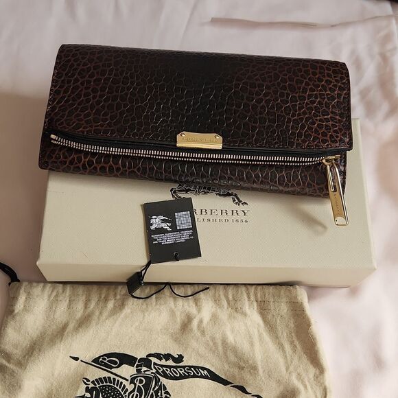 Burberry Handbags - NWT, Burberry pebbled brown leather clutch